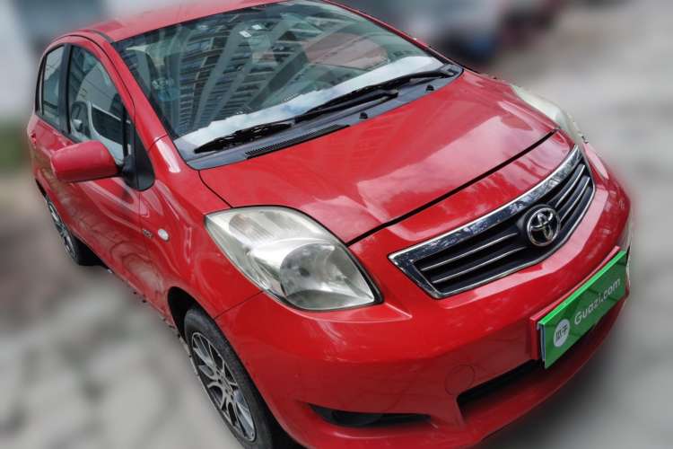 Used Toyota Yaris 2011 1.6E Automatic Charm Edition Front Right 45 Deg