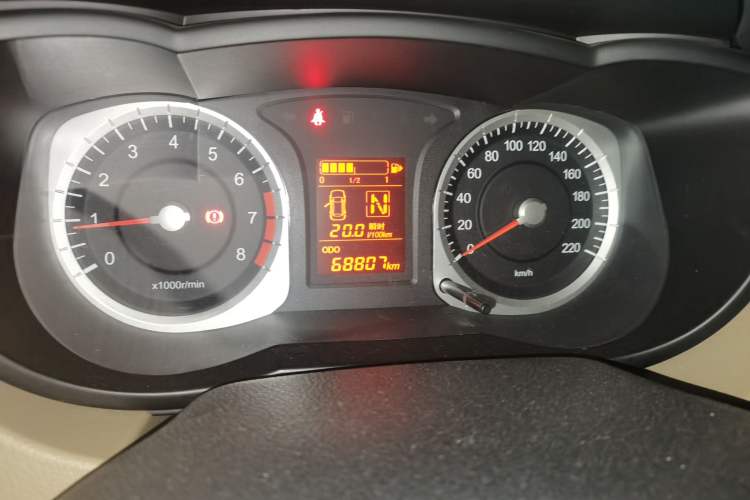 Used Venucia R50 2013 1.6L Automatic Fashion Edition
