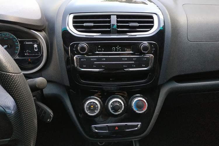 Used SWM X2 2021 1.5L Manual Business Version 7 Seats
