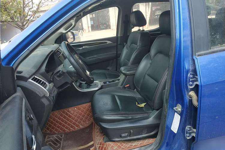 Used SAIC MAXUS T60 2017 2.8T Diesel Automatic 4x4 High-Ride Luxury Extended-Body Version China V Emission Standard