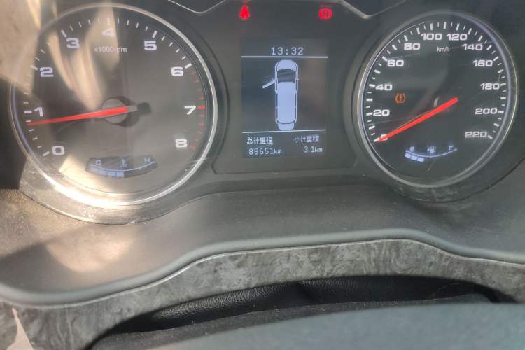 Used JAC M4 2016 2.0L Manual Luxury Version Odometer Close Up