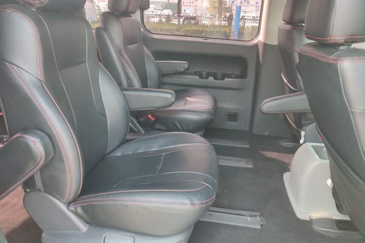 Used JAC M4 2016 2.0L Manual Luxury Version Interior 4