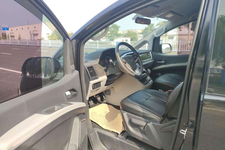 Used JAC M4 2016 2.0L Manual Luxury Version Interior 2