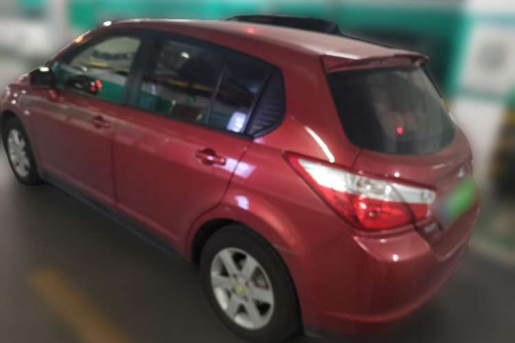 Used Venucia R50 2013 1.6L Automatic Fashion Edition

