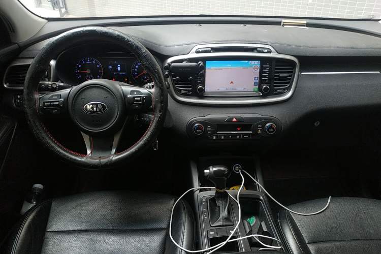 Used Kia Sorento 2015 Sorento L 2.4L Gasoline 2WD Sport Edition 5 Seats China IV Standard