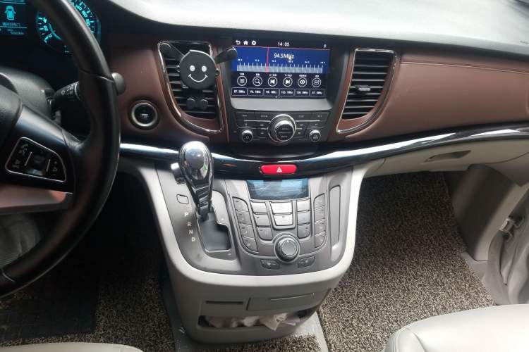 Used JAC Refine M5 2016 2.0T Gasoline Automatic Business Edition
