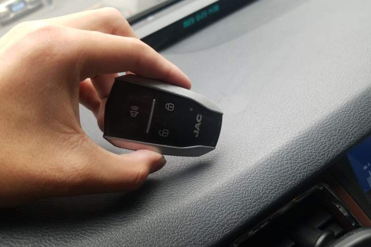 Used JAC Refine M5 2016 2.0T Gasoline Automatic Business Edition
