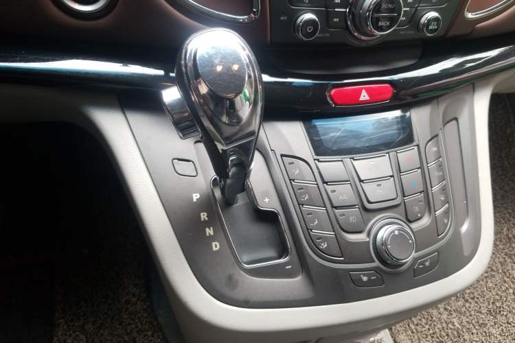 Used JAC Refine M5 2016 2.0T Gasoline Automatic Business Edition
