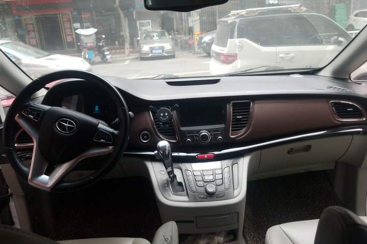 Used JAC Refine M5 2016 2.0T Gasoline Automatic Business Edition
