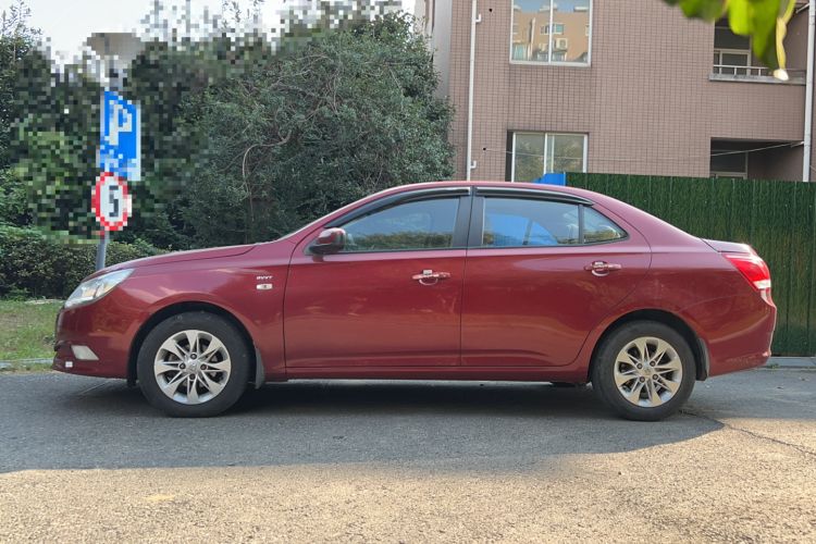 Used Baojun 630 2013 1.5L automatic Elite version