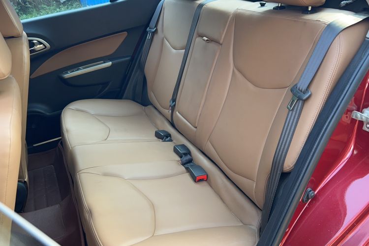 Used Baojun 630 2013 1.5L automatic Elite version