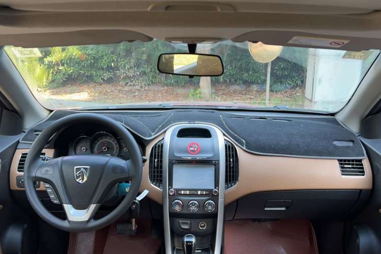 Used Baojun 630 2013 1.5L automatic Elite version