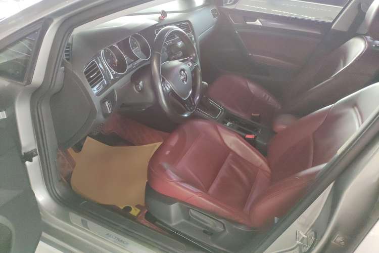 Used Volkswagen Golf 2019 1.8TSI Travel Edition
