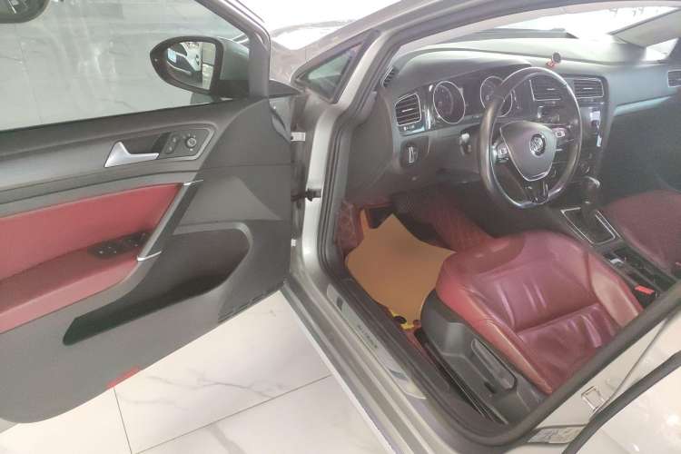 Used Volkswagen Golf 2019 1.8TSI Travel Edition
