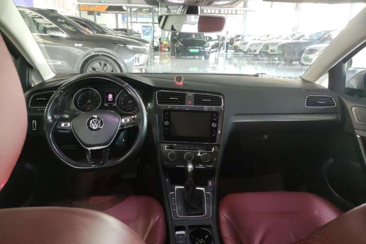 Used Volkswagen Golf 2019 1.8TSI Travel Edition
