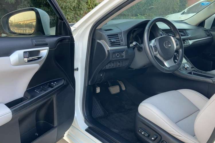 Used Lexus CT 2012 CT200h Premier Edition
