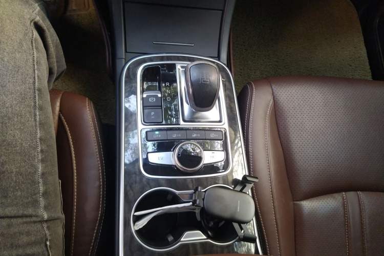 Used BYD Tang New Energy 2015 2.0T Four-Wheel-Drive Flagship Model Gear Lever