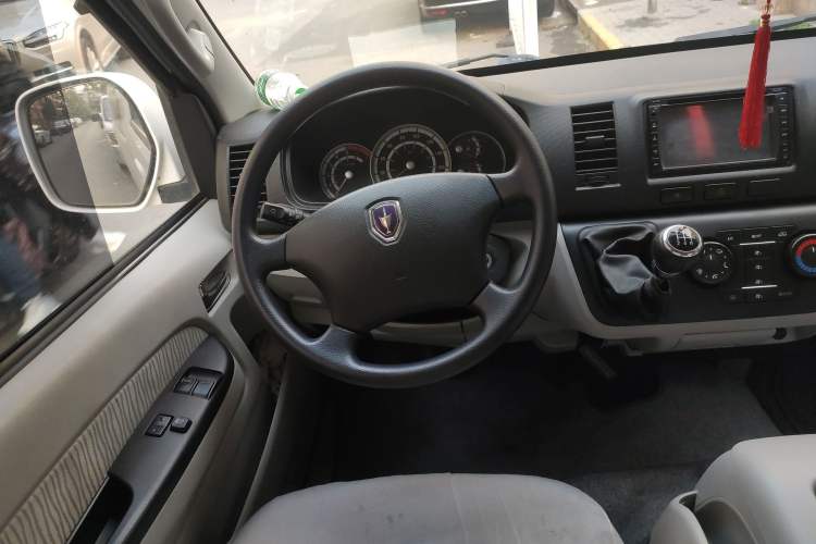 Used Jinbei Hiace 2014 2.2L Luxury Version V22