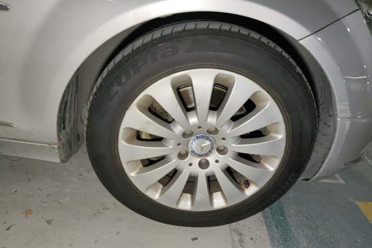 Used Mercedes-Benz C-Class 2008 C 200K Standard Model Right Front Wheel Hub