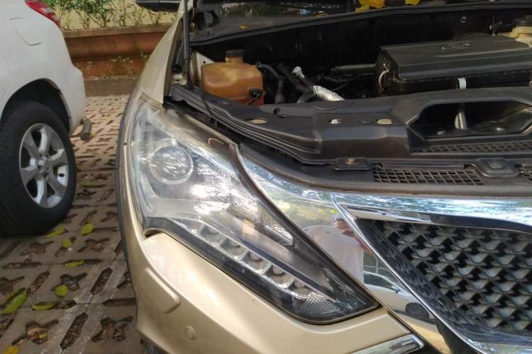 Used BYD Tang New Energy 2015 2.0T Four-Wheel-Drive Flagship Model Right Front Headlight