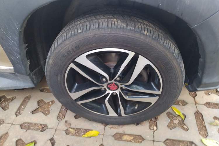 Used BYD Tang New Energy 2015 2.0T Four-Wheel-Drive Flagship Model Right Front Wheel Hub