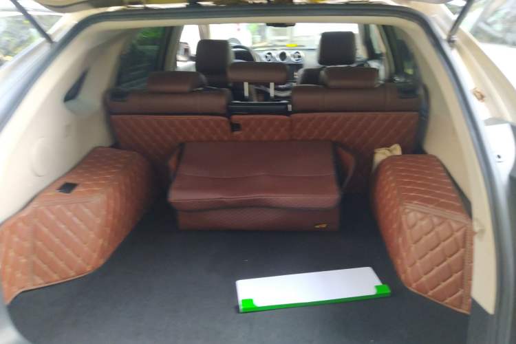 Used BYD Tang New Energy 2015 2.0T Four-Wheel-Drive Flagship Model Trunk