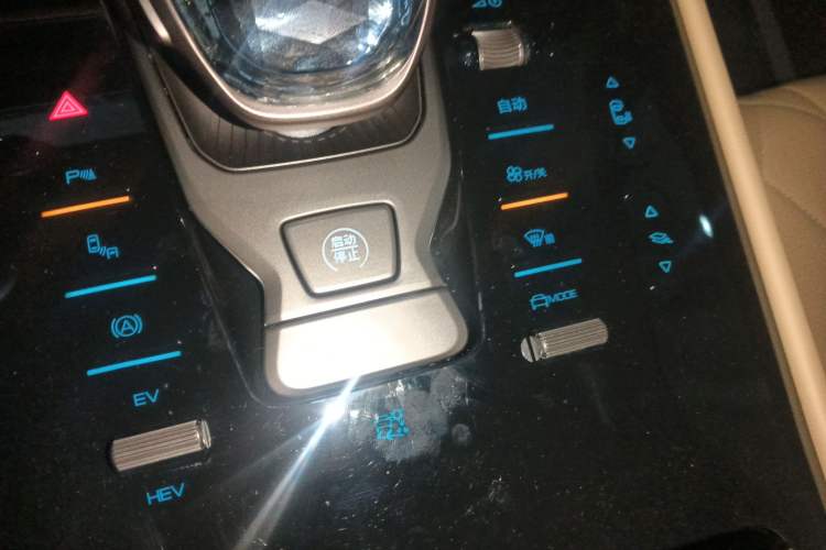 Used Denza D9 2022 DM-i 970 Four-Wheel Drive Prestige Model
