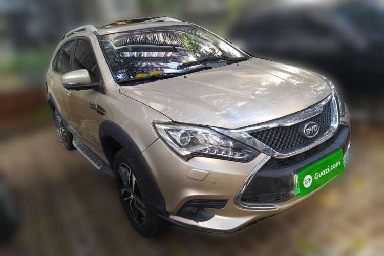 Used BYD Tang New Energy 2015 2.0T Four-Wheel-Drive Flagship Model Front Right 45 Deg