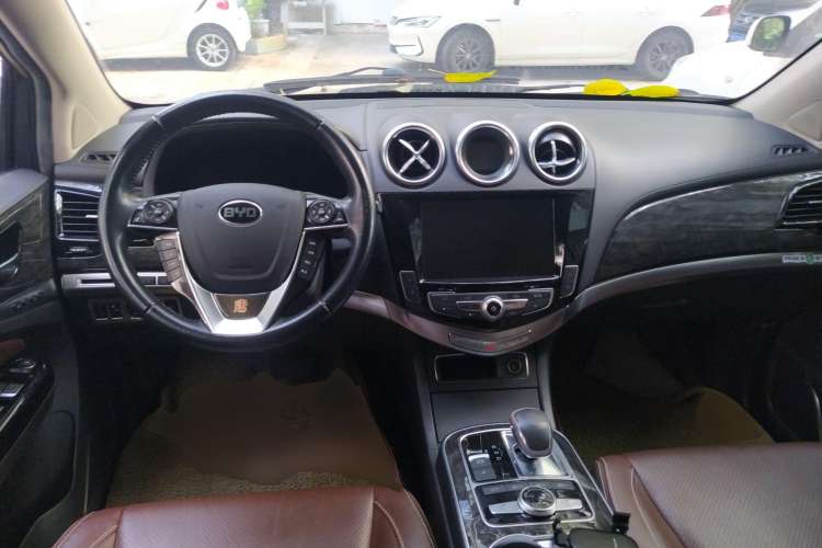 Used BYD Tang New Energy 2015 2.0T Four-Wheel-Drive Flagship Model Center Console