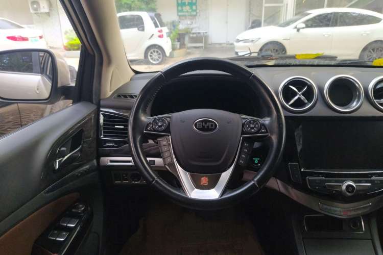 Used BYD Tang New Energy 2015 2.0T Four-Wheel-Drive Flagship Model Steering Wheel