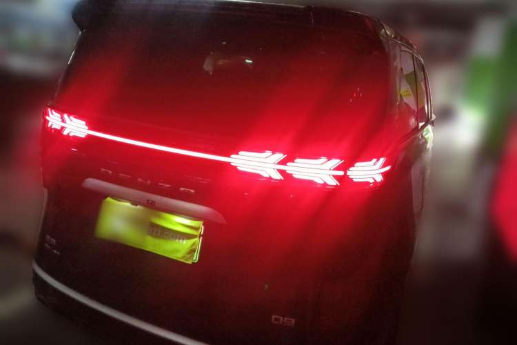 Used Denza D9 2022 DM-i 970 Four-Wheel Drive Prestige Model
