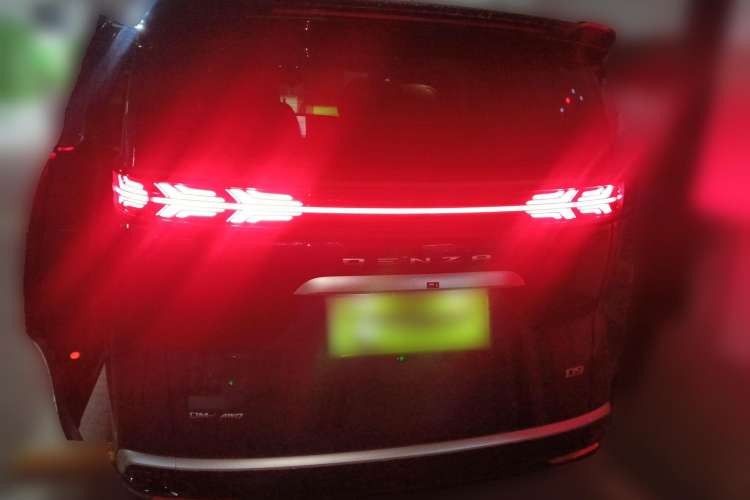 Used Denza D9 2022 DM-i 970 Four-Wheel Drive Prestige Model
