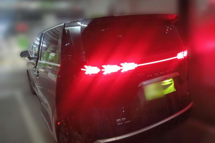 Used Denza D9 2022 DM-i 970 Four-Wheel Drive Prestige Model
