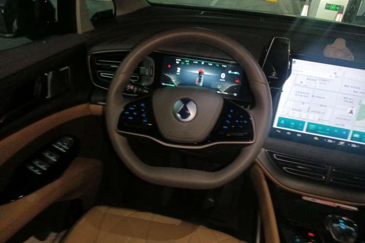 Used Denza D9 2022 DM-i 970 Four-Wheel Drive Prestige Model
