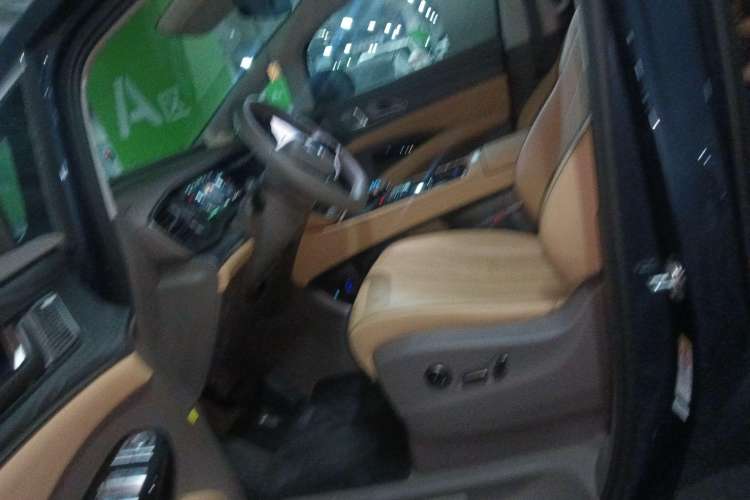 Used Denza D9 2022 DM-i 970 Four-Wheel Drive Prestige Model
