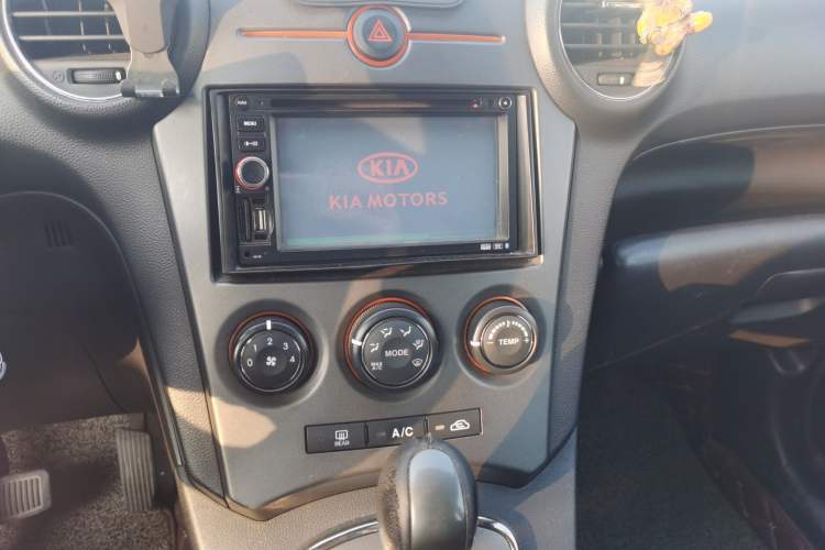 Used Kia 2011 2.0L 7-Seater Automatic Standard Edition
