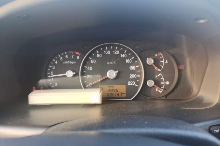 Used Kia 2011 2.0L 7-Seater Automatic Standard Edition
