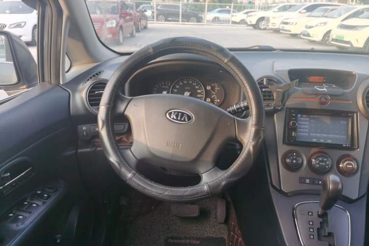 Used Kia 2011 2.0L 7-Seater Automatic Standard Edition
