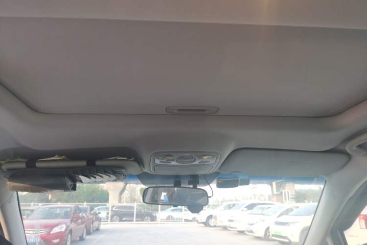 Used Kia 2011 2.0L 7-Seater Automatic Standard Edition
