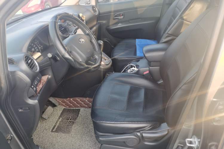 Used Kia 2011 2.0L 7-Seater Automatic Standard Edition
