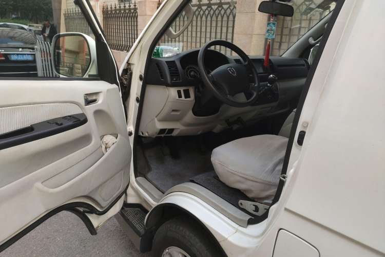 Used Jinbei Hiace 2014 2.2L Luxury Version V22