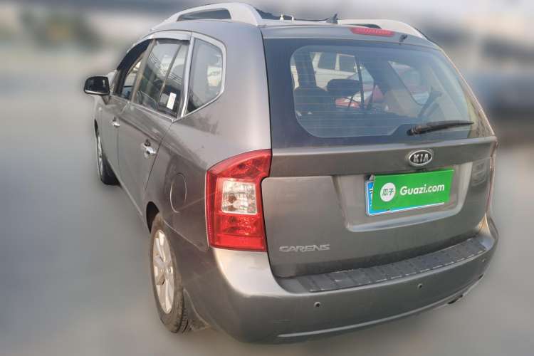 Used Kia 2011 2.0L 7-Seater Automatic Standard Edition
