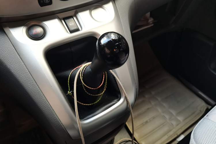 Used Nissan NV200 2013 1.6L Luxury Model China IV Standard Gear Lever