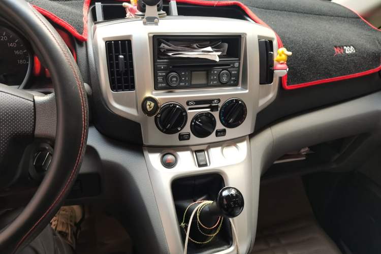 Used Nissan NV200 2013 1.6L Luxury Model China IV Standard Audio And AC Panel