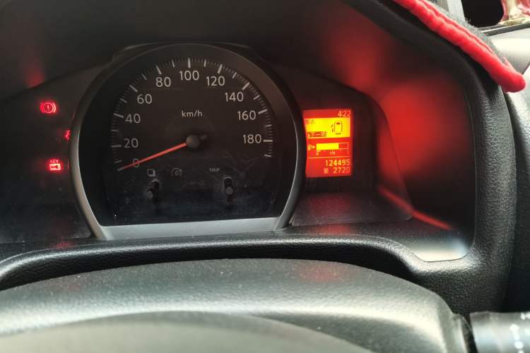 Used Nissan NV200 2013 1.6L Luxury Model China IV Standard Odometer Close Up