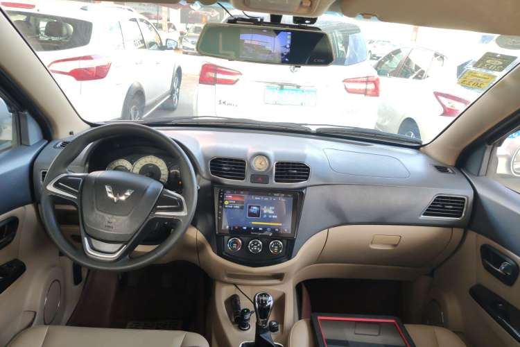 Used Wuling Hongguang 2014 1.5L S Comfort Model
