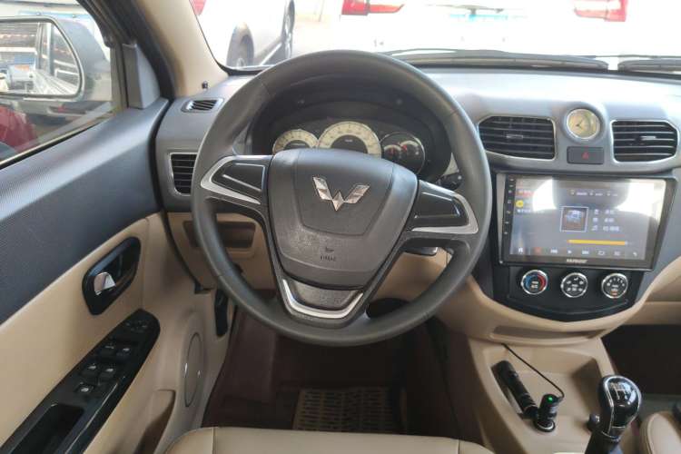 Used Wuling Hongguang 2014 1.5L S Comfort Model
