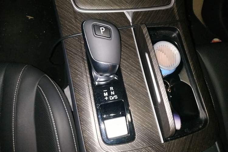 Used Venucia V 2021 260T Idol Edition
