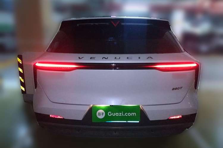 Used Venucia V 2021 260T Idol Edition
