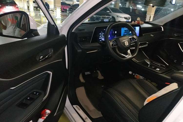 Used Venucia V 2021 260T Idol Edition
